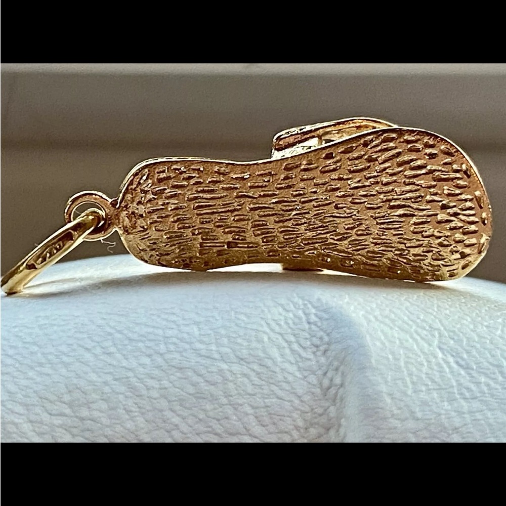 18k Gold Flip Flop Summer Sandal Charm Pendant - Hallmarked 750 (Unoaerre) - Picture 8 of 13